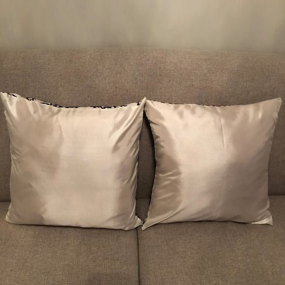 *HP* Two Damask Decorative Throw Pillow Covers - Picture 6 of 8